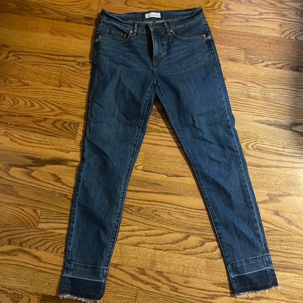 Ann Taylor Loft Dark Wash Skinny Jeans. Size 2 (26). Great condition, Worn once.